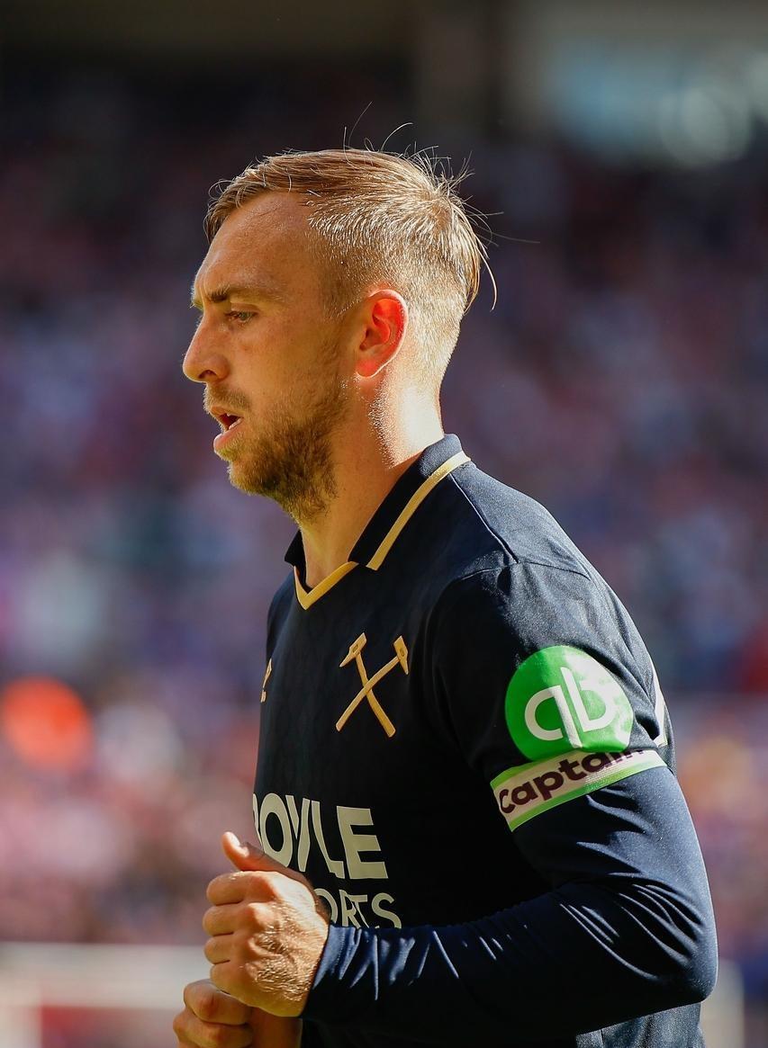 转折点！上海海港防线松动，英超集结日攻防权衡，球迷炸锅，训练强度明显提升的简单介绍-英雄联盟s15